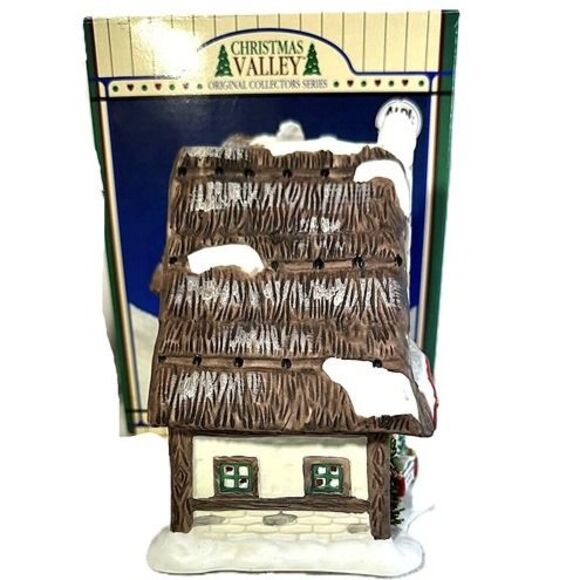 Christmas Valley Hollyshire Place – Porcelain Lighted Village Collectible House - Picture 4 of 9